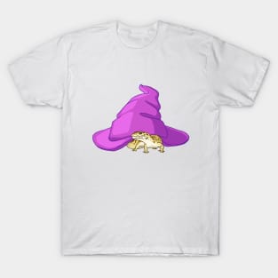 Leopard Gecko Witch Familiar- Frog and Witch Hat T-Shirt